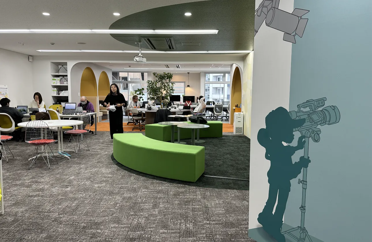 社員の意見を取り入れて、一からデザインした新オフィス。開放的でおしゃれな空間で、快適に仕事をしています!