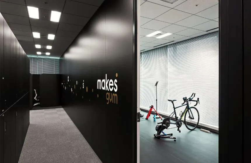 社員がリフレッシュするためのトレーニングジムです。始業前、昼休み、業務後などに活用しています！