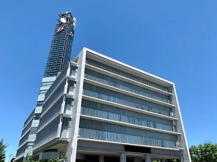 会社は駅近です!