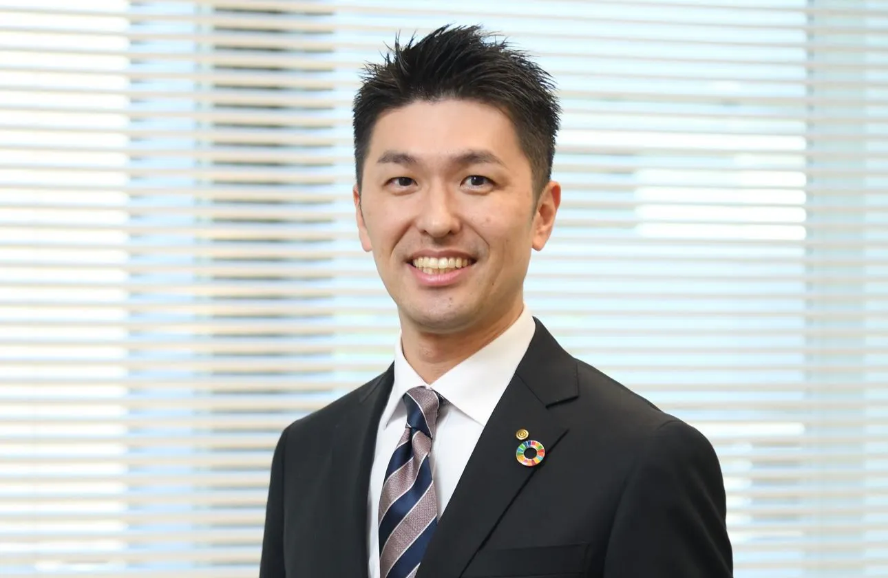 自ら考えて行動する人が、自己を豊かに実現できる会社です。
「自発的な発想と行動力を持った人」の応募をお待ちしています。