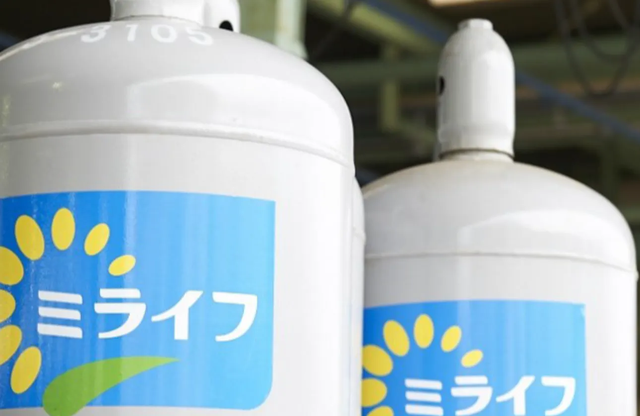 ロゴモチーフの「ひまわり」は太陽の方に向いて咲く花。太陽をお客様に見立て、常にお客様を向いて仕事をしていこうという想いを込めています